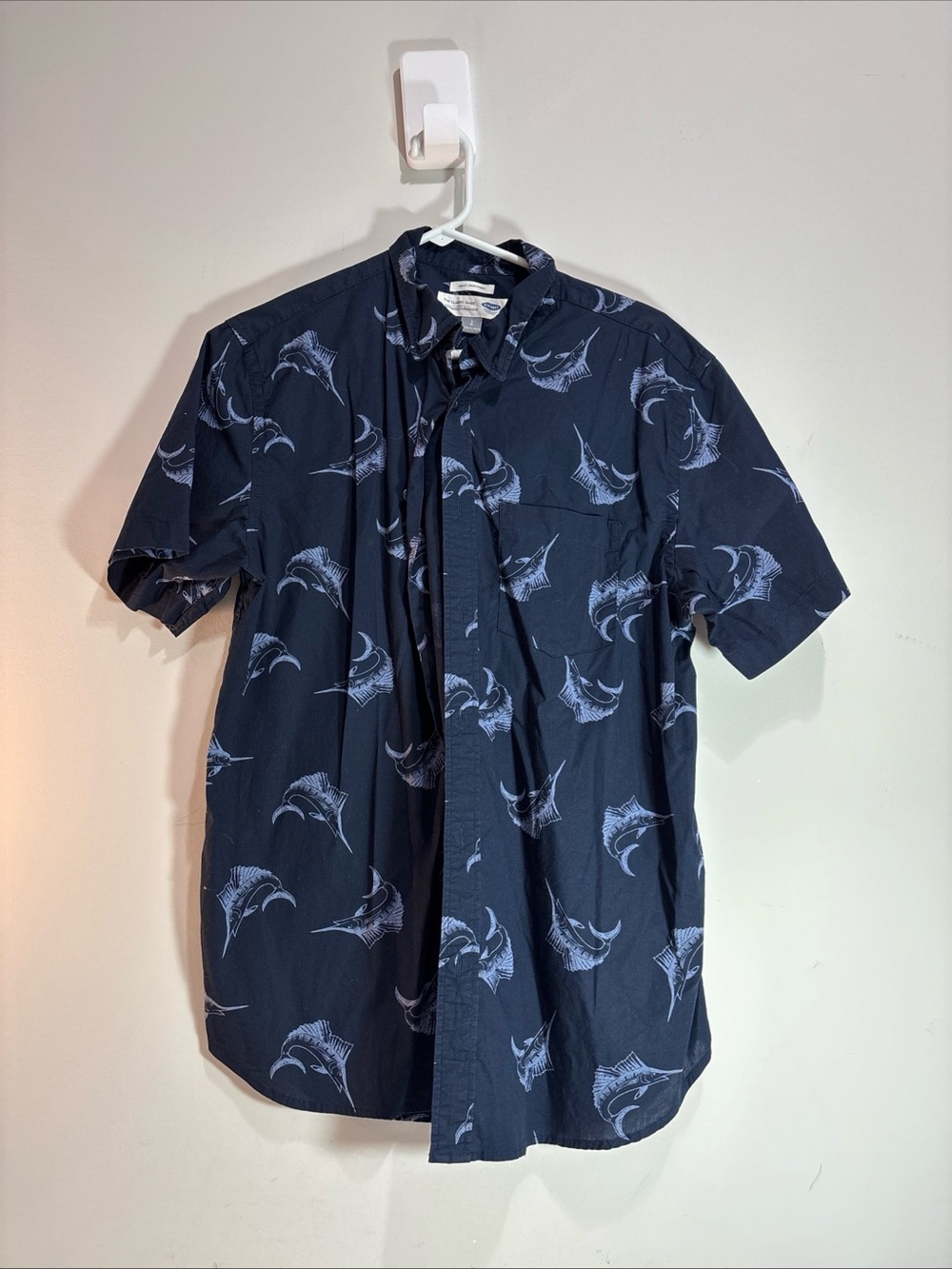 Old Navy Men's Navy Short-Sleeve Marlin Print Shirt. 1245